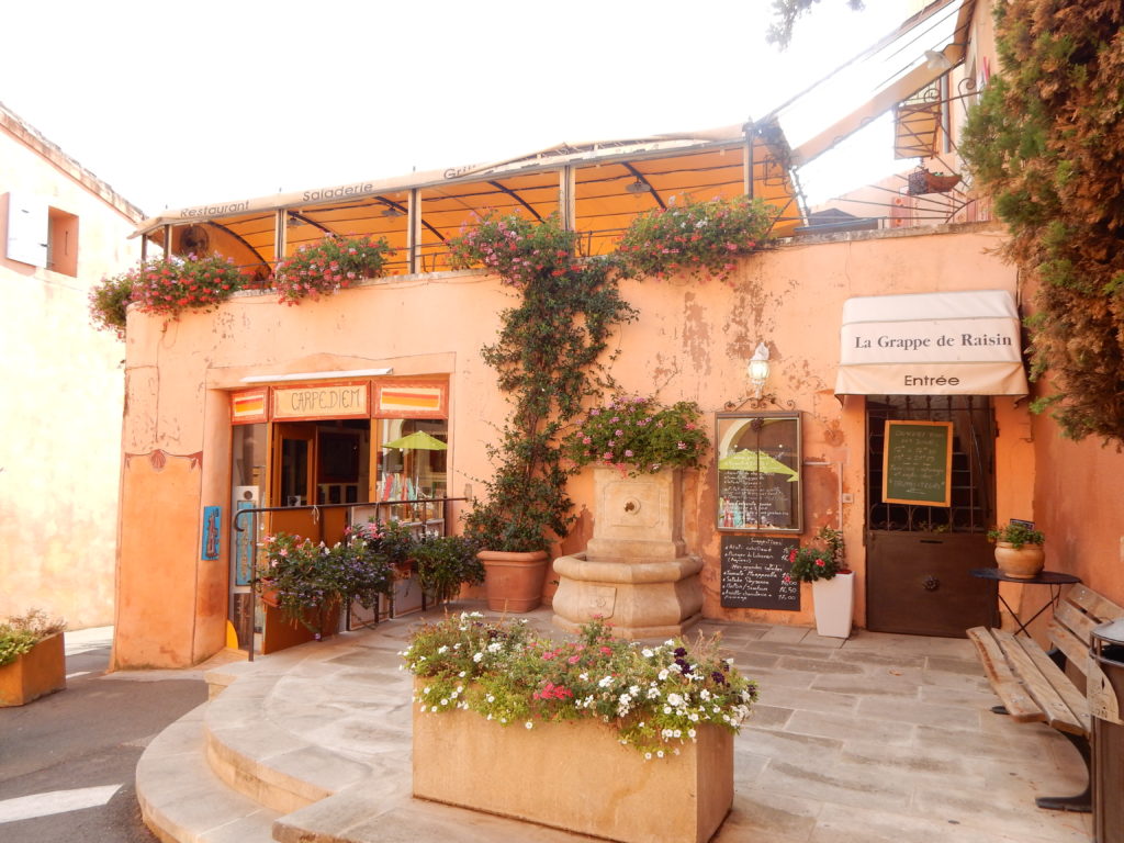 A day in Roussillon, the ochre-red village of Provence, Southern France