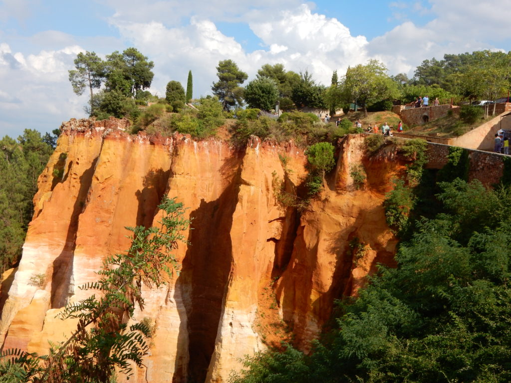 The ochre hills of Roussillon en Provence 
