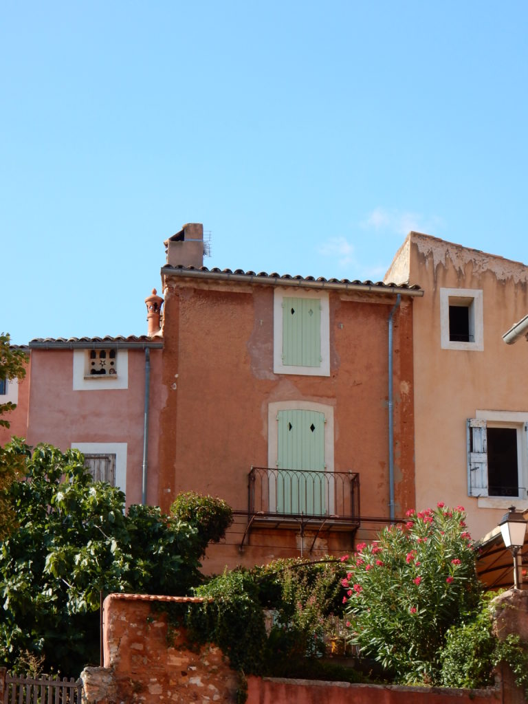 Roussillon : The ochre-red village of Provence