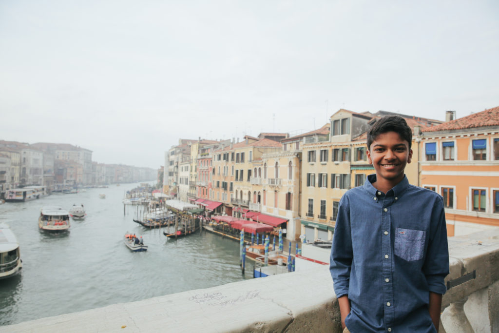 Flytographer Family Photo shoot in Venice - Outside Suburbia