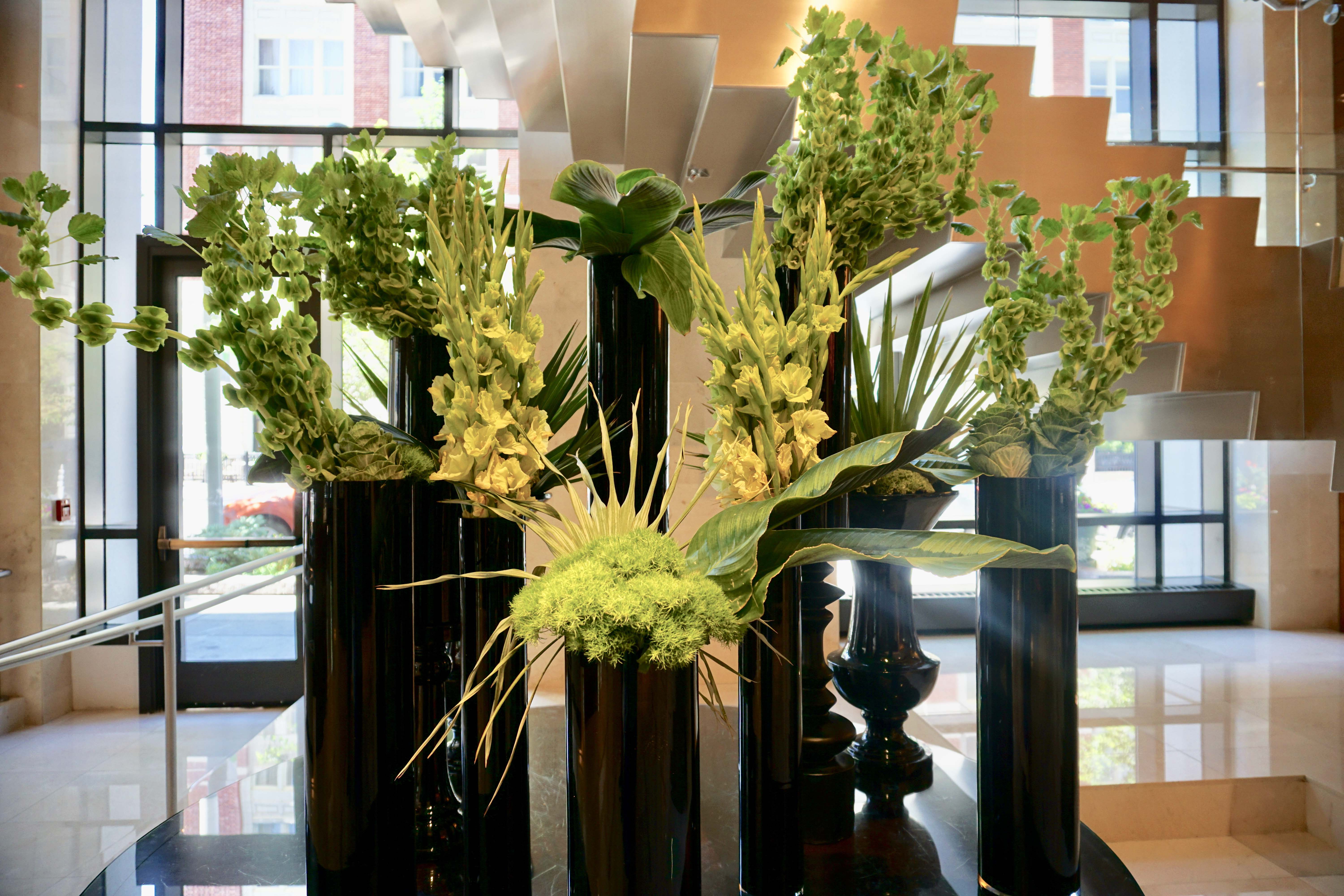 Lobby flowers at Fours Season Denver. See the all other things to do in Denver, Colorado with kids #Denver #Colorado #ThingsToDo #FourSeasonsDenver