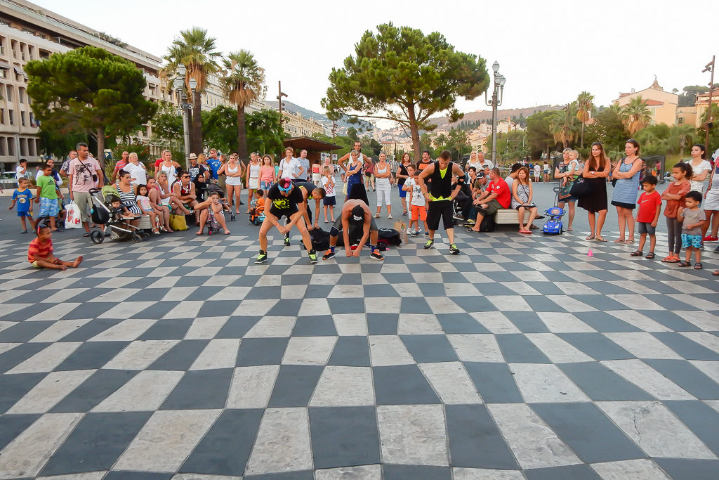 Street performers in Place Masséna, Nice, France Photo by Outside Suburbia