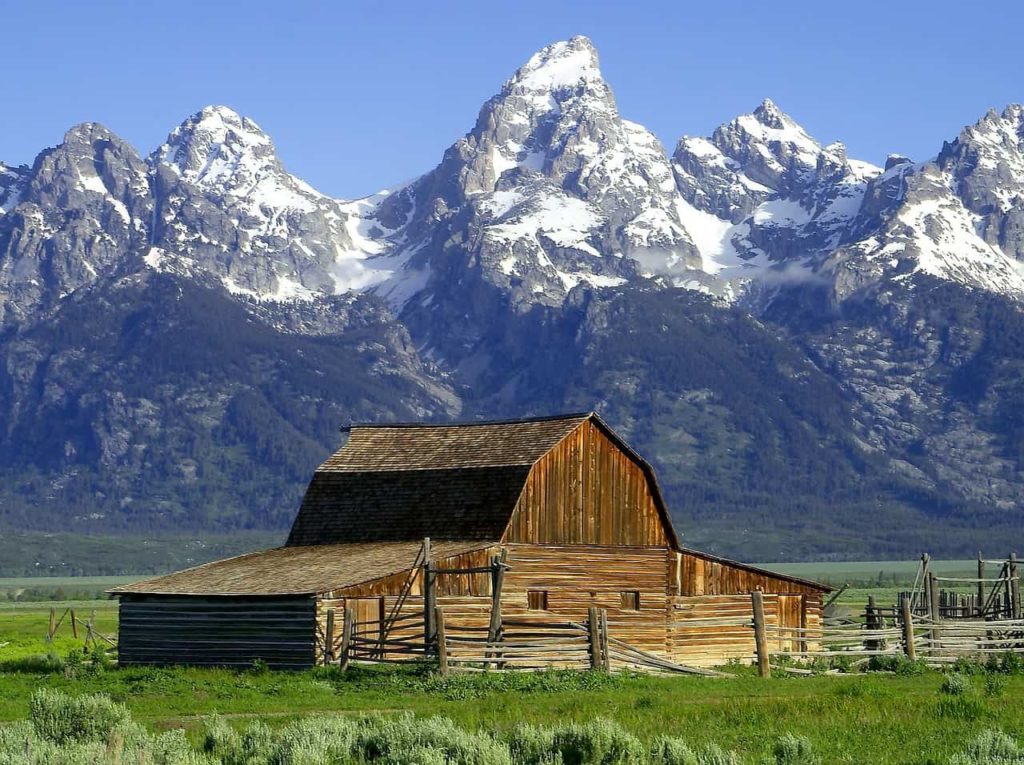 Mormon Row Barns - Best photo spots in Jackson Hole, Wyoming - OutsideSuburbia.com