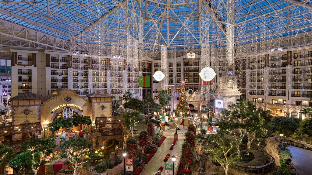 Best Hotels with Christmas Decorations in Dallas Fort Worth | Outside Suburbia