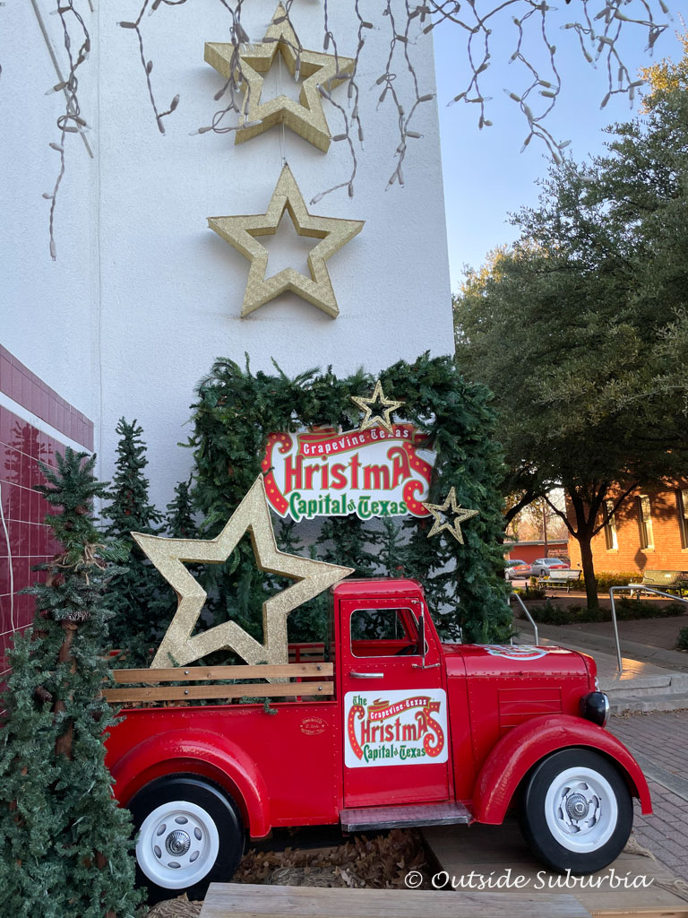 Christmas Photos in Grapevine | Outside Suburbia