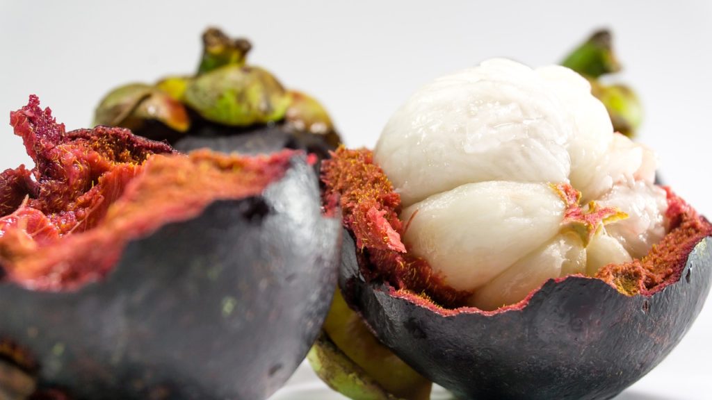 How to open or cut mangosteen?