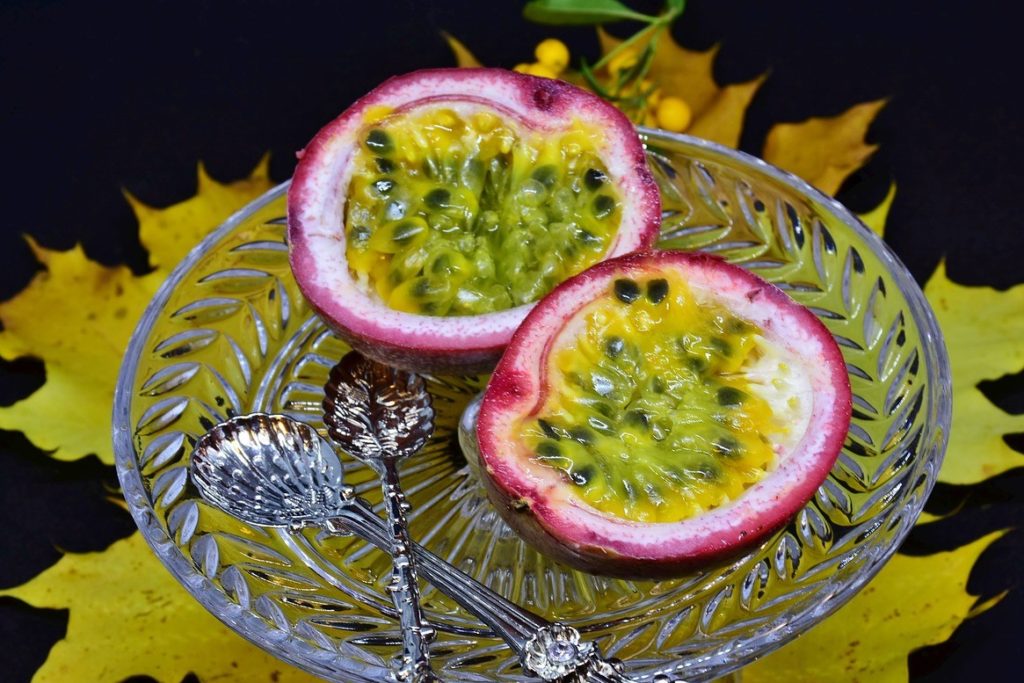 How to eat passion fruit?