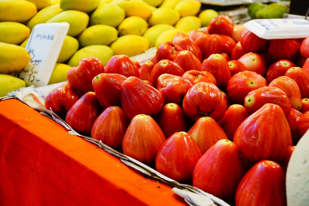 How to eat a wax apple?