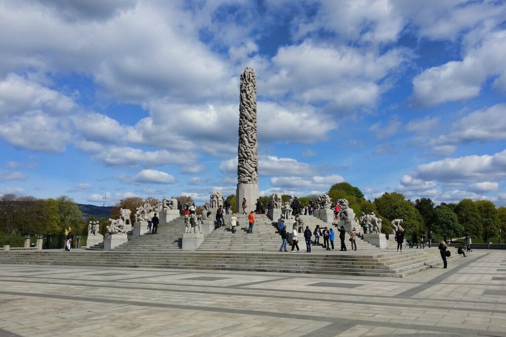 Vigeland Park sculptures \ Best Modern Art Museums, Galleries, sculpture parks and more in Oslo