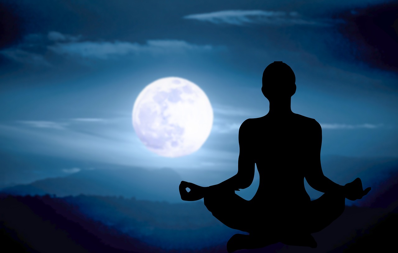 Chandra Namaskar (Moon Salutation) | How To Do Moon Salutation | Chandra  Namaskar Step By Step - YouTube